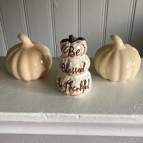 NWT- 2 Cream Crackle & 1 Be Blessed Be Thankful Stacked Pumpkin Decorations Set - Picture 17 of 17